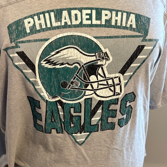 New Era Philadelphia Eagles Short Sleeve Graphic Tee - Gray & Green - torrid 4 - Picture 3 of 6